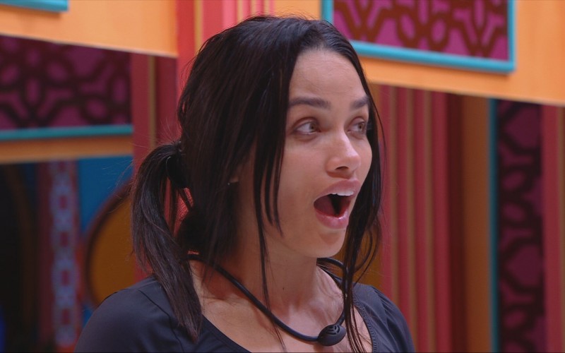 Eva ouve fofoca de RoBBB Seu Fifi e reage: 