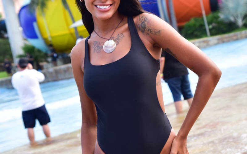 Ex-BBBs curtem parque aquático no Ceará