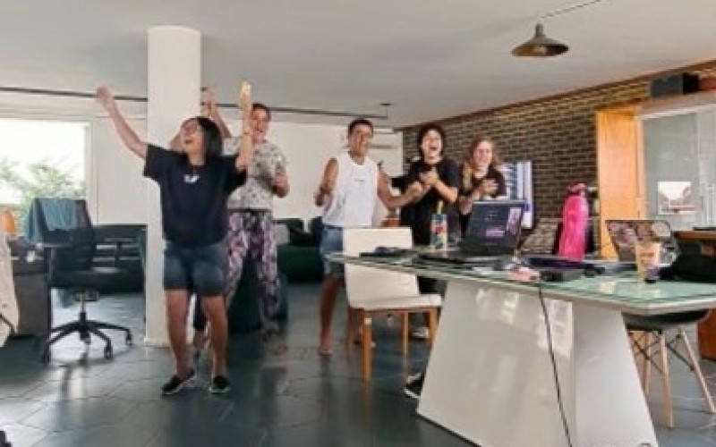 Familiares de Fred reagem ao anúncio dele no BBB 23; veja o vídeo