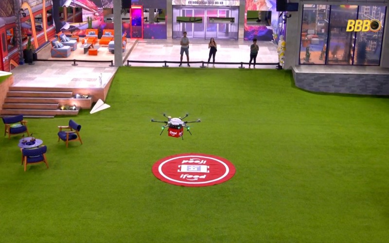 Finalistas da Prova do Líder ganham comida enviada por drone