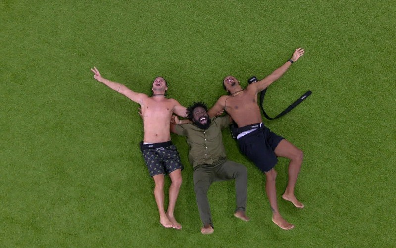 Finalistas recebem champagne no BBB 22