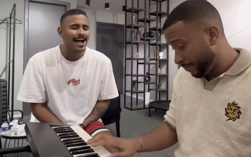 Fora do BBB 24, Pizane ensaia sucesso de Rodriguinho