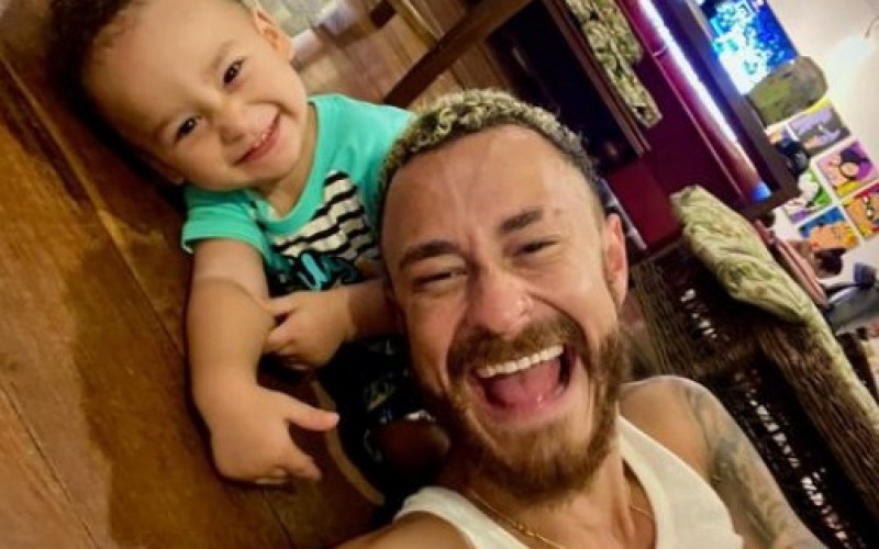 Fred posta foto com o filho Cris após o  BBB 23