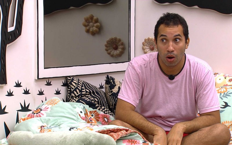 Gilberto canta e dança no Quarto Cordel do BBB21