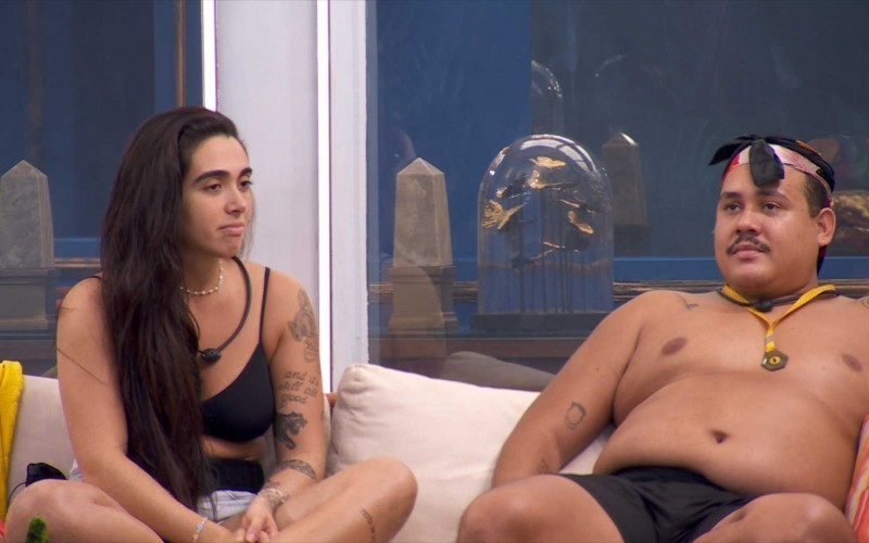 Giovanna recebe atenção por sandália ortopédica; entenda