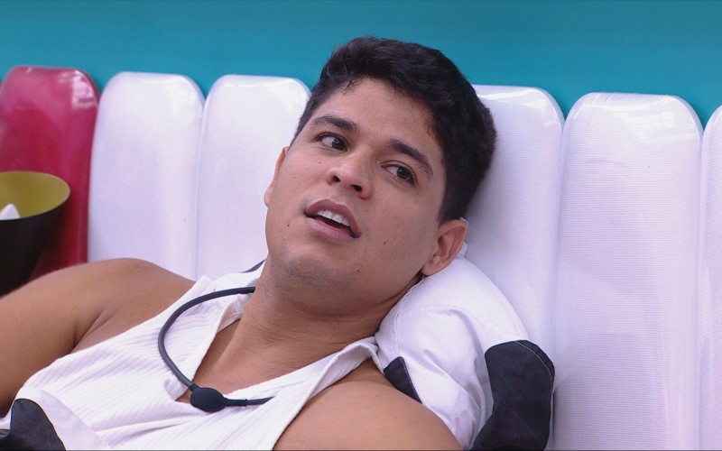 Guilherme detona João Pedro: 