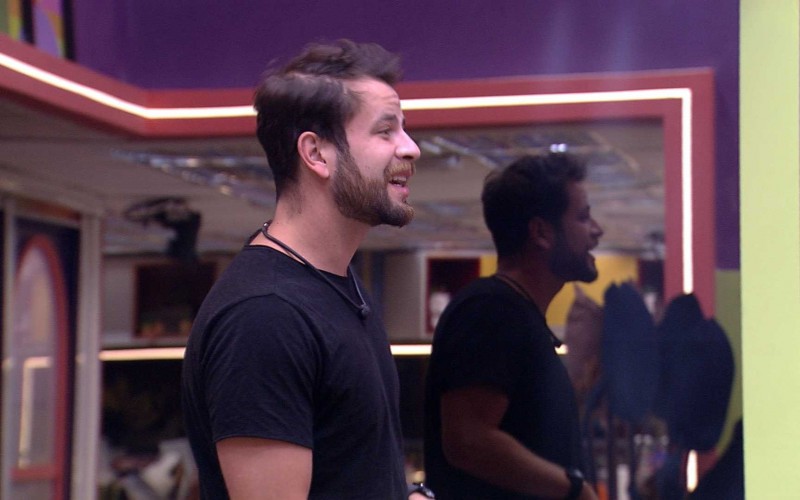 Gustavo dispara sobre sister: 