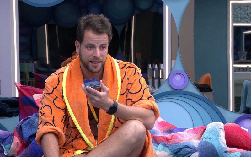 Gustavo grava seu segundo podcast do Líder no BBB 22