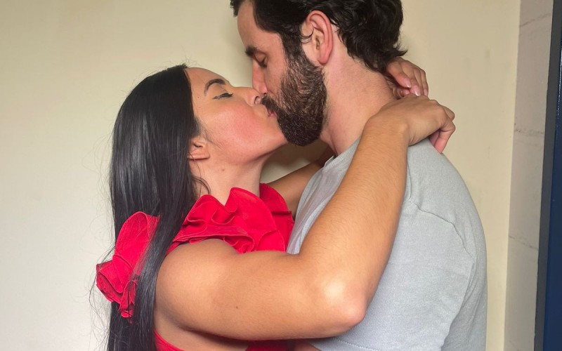 Isabelle e Matteus dão o primeiro beijo fora do BBB 24; veja!