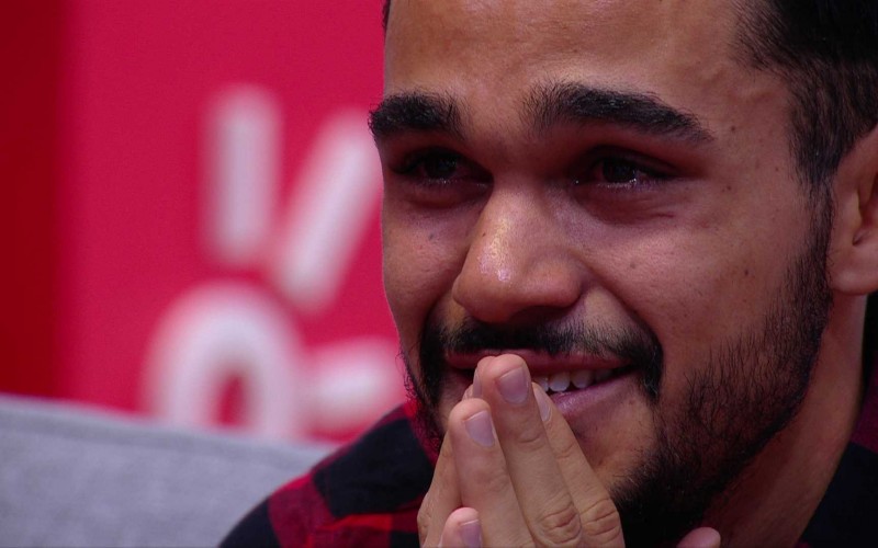 João Gabriel cai no choro com Presente do Anjo no BBB 25