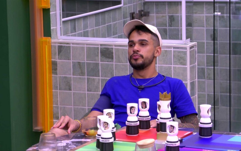 João Gabriel chama Daniele Hypolito de planta: 