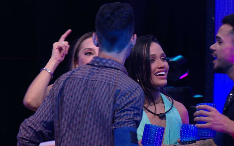 No after do BBB 25, João Gabriel dança com Renata, que reforça laço de amizade com o brother