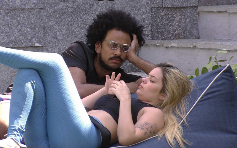 João Luiz afirma para sister do BBB21: 