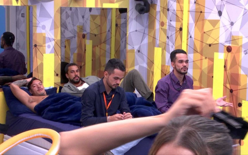 João Pedro critica Aline e dispara: 