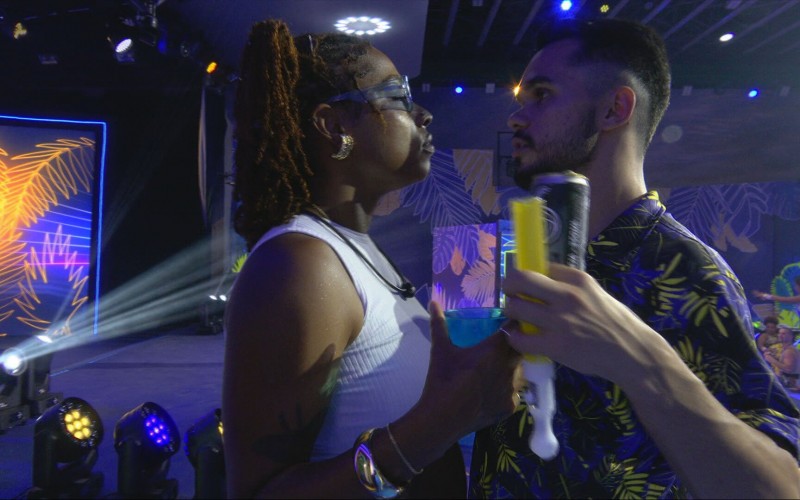 João Pedro encara Thamiris e declara: 