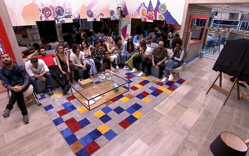 Jogo da Discórdia BBB21: Brothers trocam placas com adjetivos
