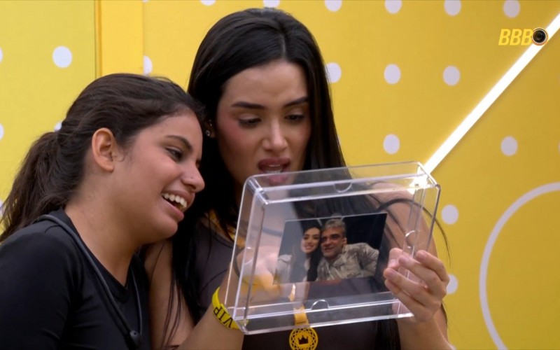 Jordana chora ao inaugurar Quarto do Líder