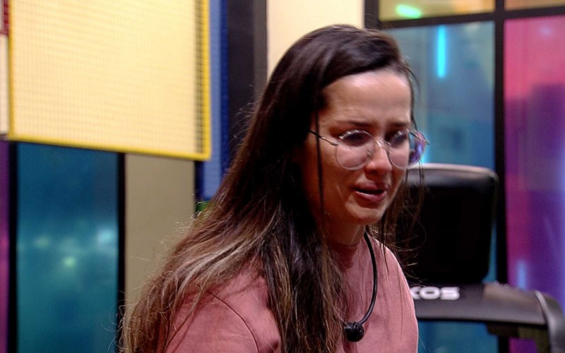 Juliette desabafa com Gilberto e chora: 