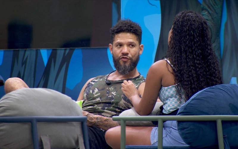 Juninho, do BBB 24, se desculpa por ter se exaltado com Thalyta