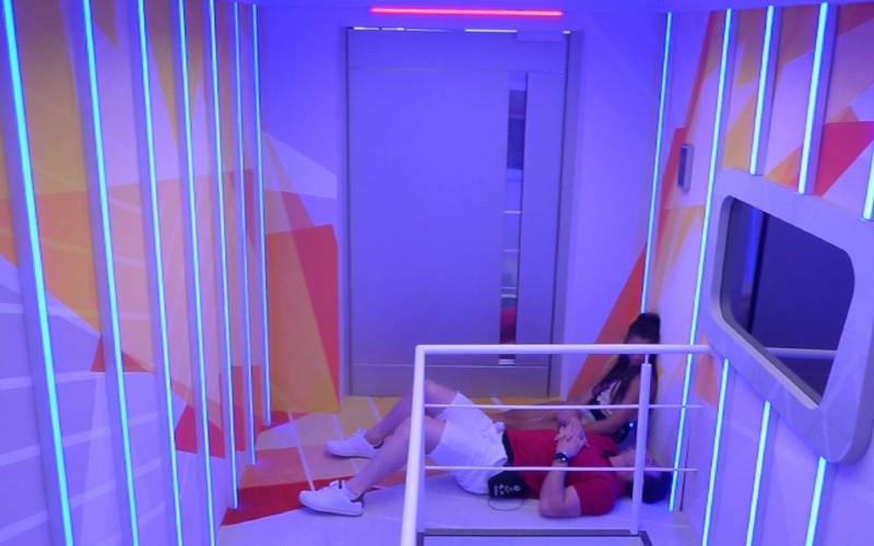 Key Alves cobra mais carinho de Gustavo