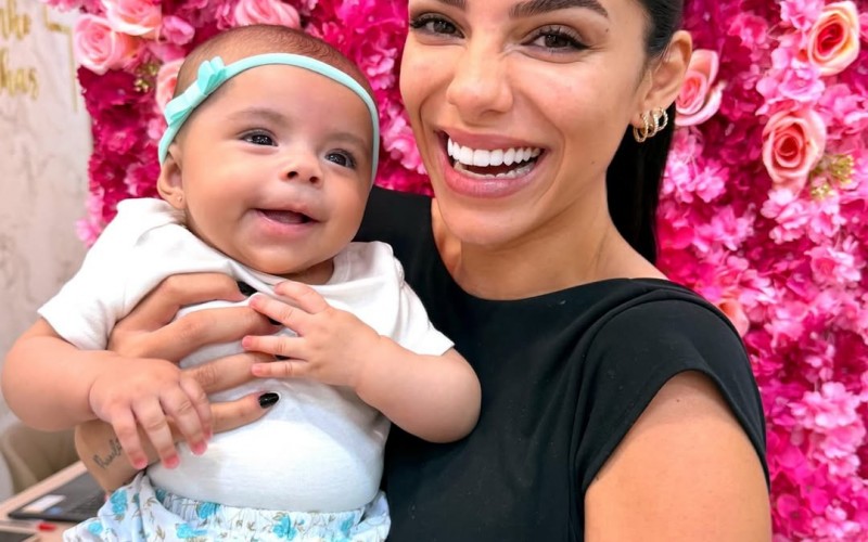 Key Alves compartilha registros com a filha Rosamaria