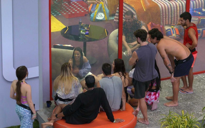 Larissa da Casa de Vidro alerta Arthur Aguiar: 