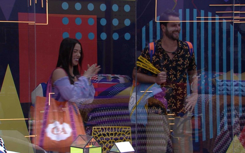 Larissa e Gustavo entram na Casa de Vidro do BBB 22