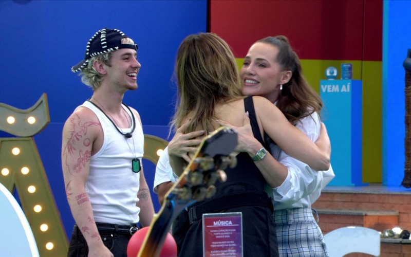 Letícia Colin visita casa do BBB 26 durante ação