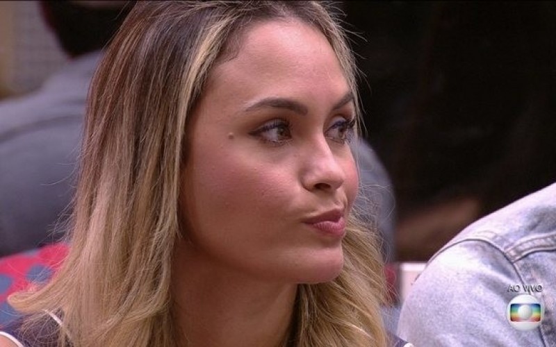 Líder Karol Conká indica Sarah ao terceiro Paredão do BBB21