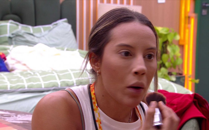 Líder Renata treina discurso para indicar sister ao Paredão