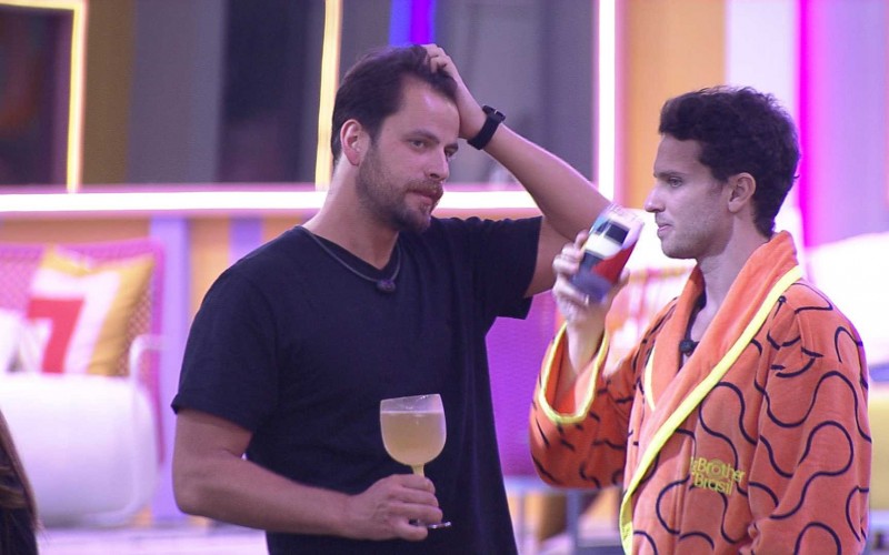 Lucas diz para Gustavo: 