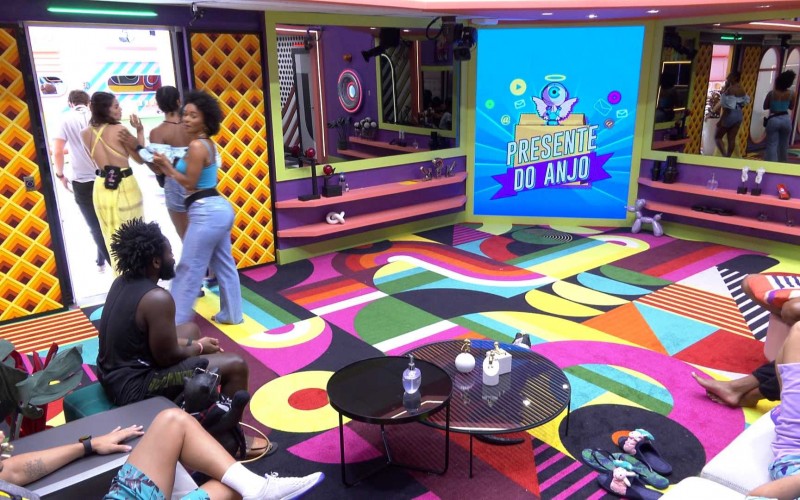 Lucas, do BBB 22, escolhe sisters para Almoço do Anjo