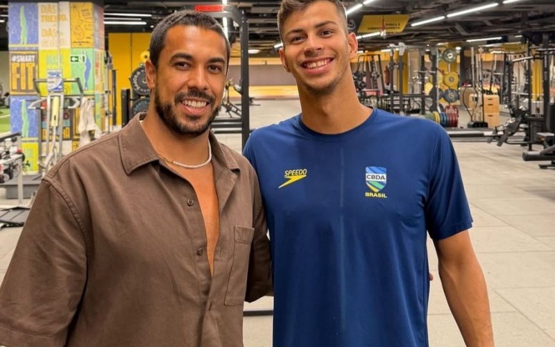 Maike encontra o nadador olímpico Guilherme Costa, o 