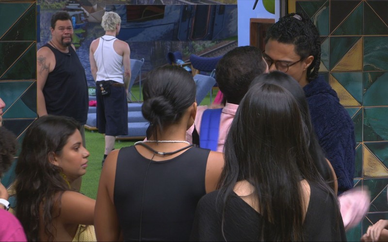 Marcelo deixa o BBB 26 e se despede com selinho em Breno