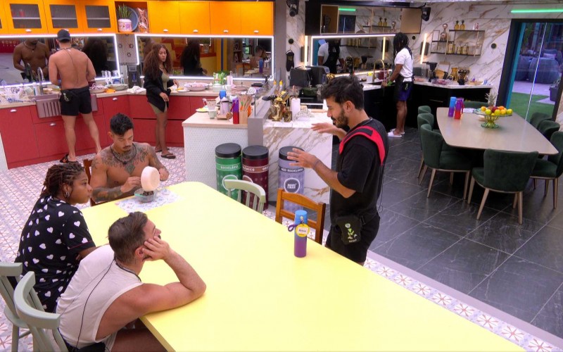Mateus tem pesadelo com Tá Com Nada no BBB 25: 