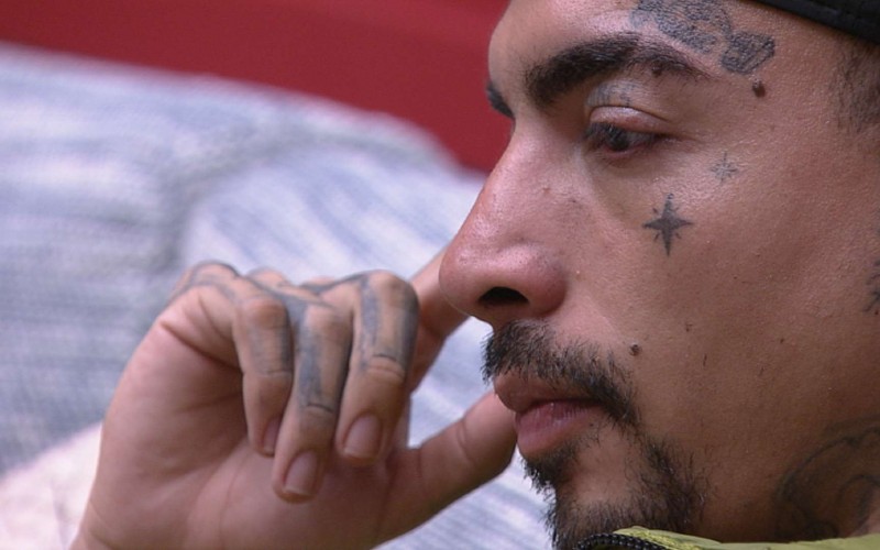 MC Guimê fica pensativo após Eliminação de Gabriel no BBB 23