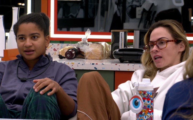 Milena se espanta com apelido mencionado por Jordana: 