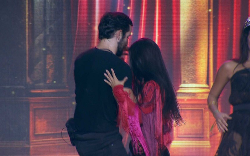 Na Festa da Líder do BBB 24, Isabelle e Matteus dançam juntos
