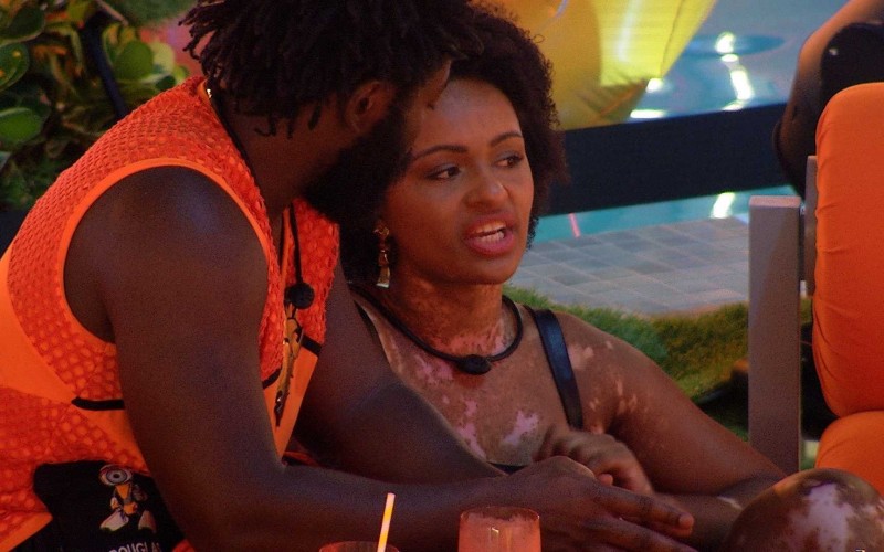 Natália desabafa com Douglas Silva: 