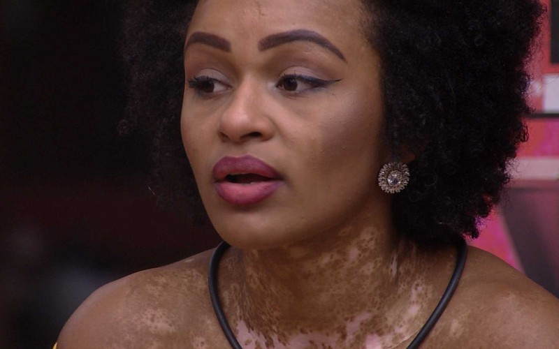 Natália questiona voto de Pedro Scooby