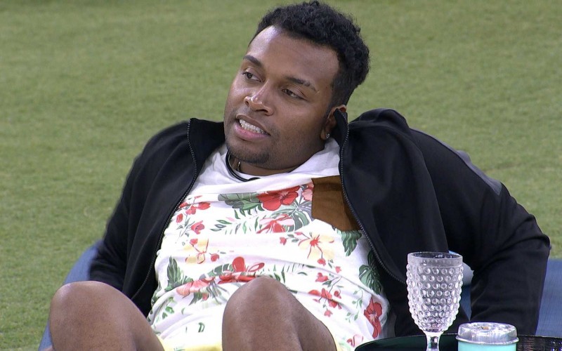 Nego Di fala sobre sister: 