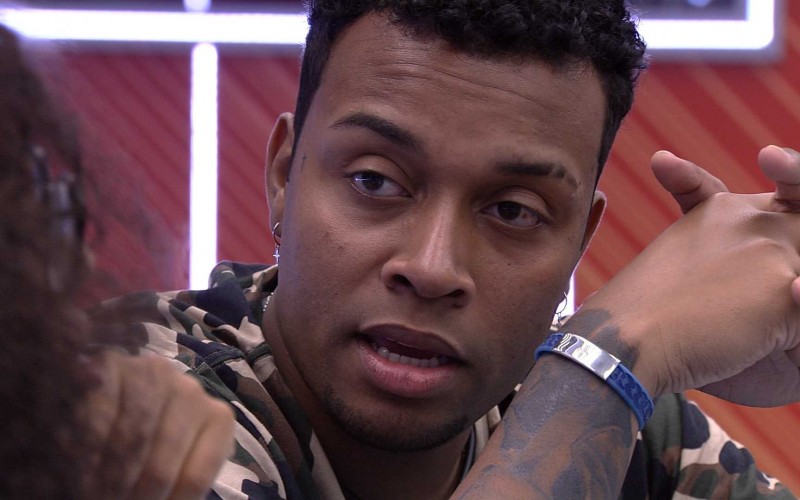 Nego Di relata sobre Sarah: 