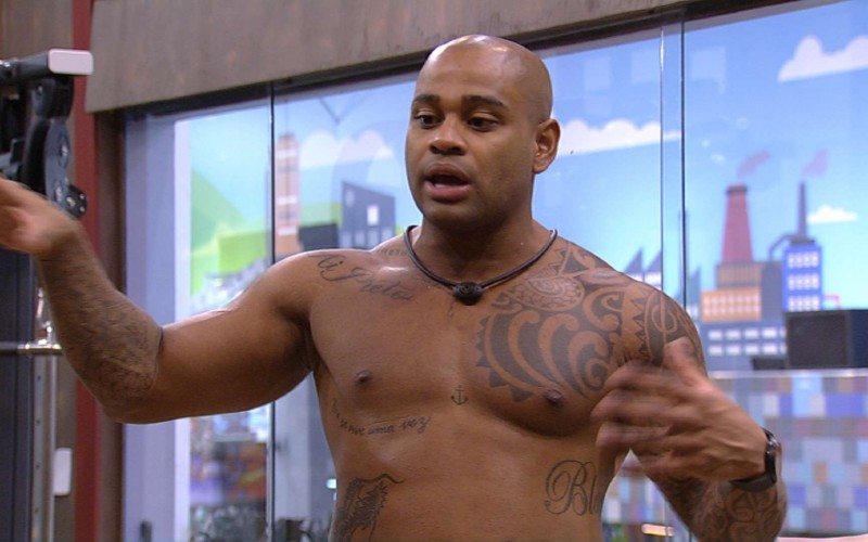 No BBB 23, Cezar critica MC Guimê