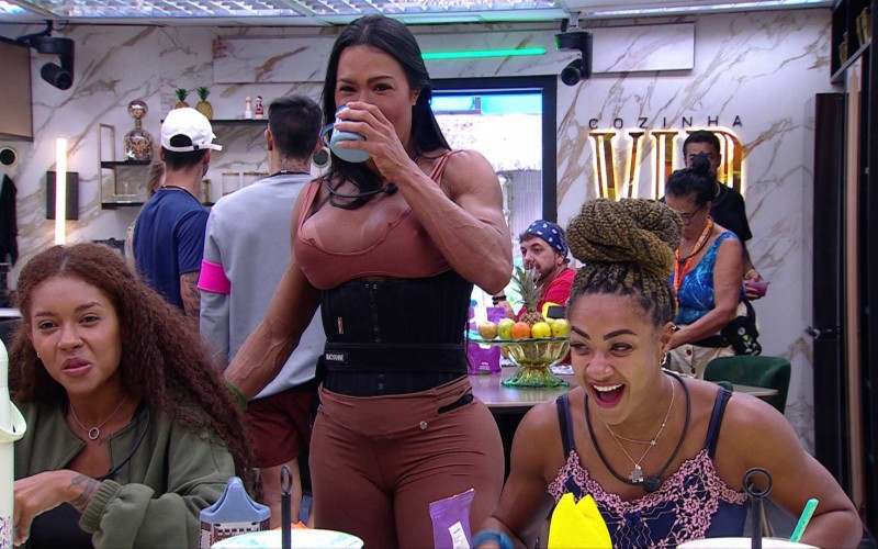 No BBB 25, Mateus brinca com Aline: 