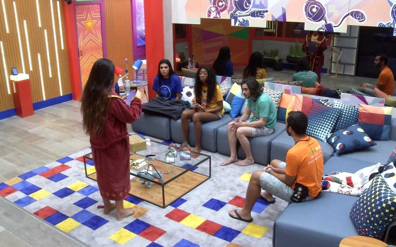 No BBB21, brothers recebem camisas da campanha 