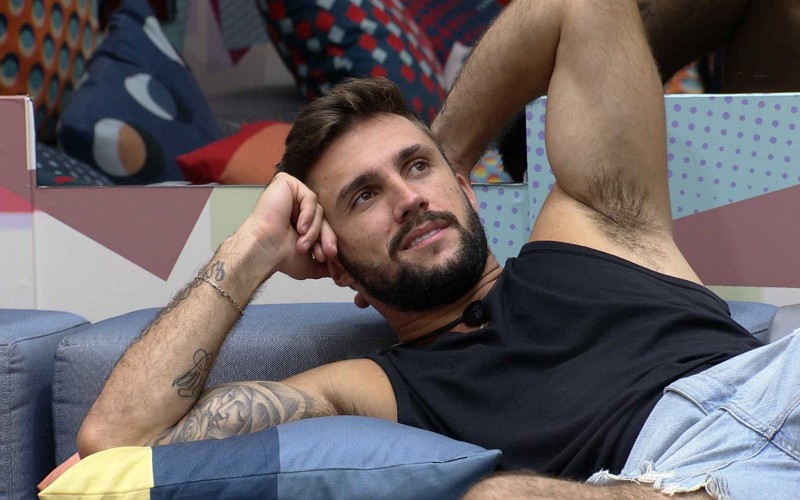 No Paredão do BBB21, Arthur desabafa: 