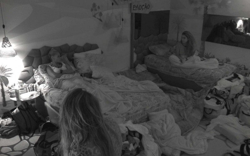 No Quarto Deserto, Paula nega que tenha pacto com Cristian