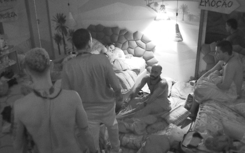 No Quarto Deserto, Ricardo dispara: 