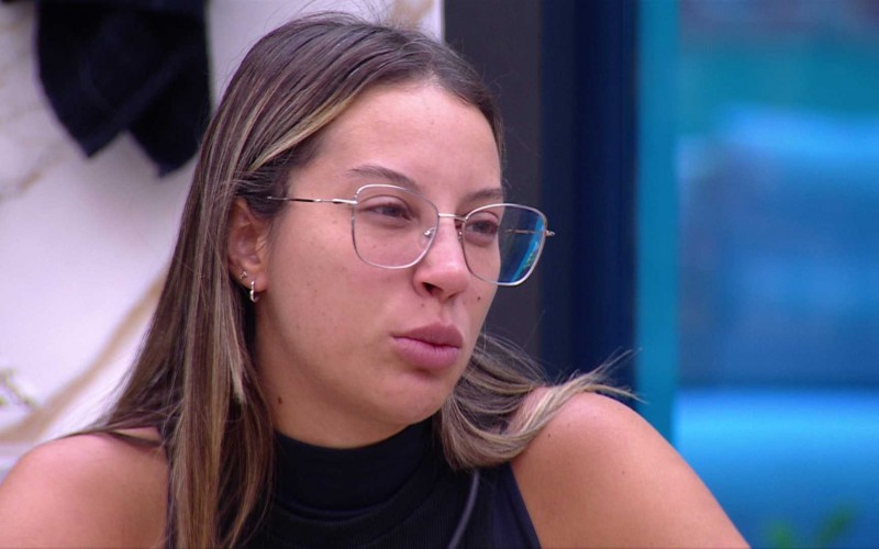 No VIP do BBB 25, Renata chama Vinícius de 