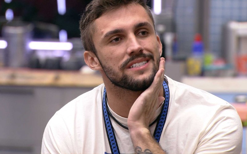 Paredão Falso BBB21: Anjo Arthur dá a imunidade a Projota